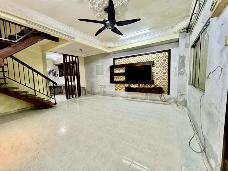 1.5-storey Terraced House for Sale in Bandar Tasik Puteri (Rawang) - Muin Mn - Living Room - PropertyGuru.com.my