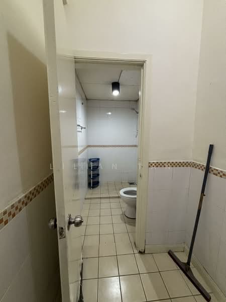 Condominium for Sale at Seri Maya Condominium - Lilian Tan - Bathroom - PropertyGuru.com.my