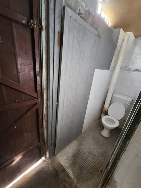 1-storey Terraced House for Sale in Taman Belibis (Simpang Ampat) - Yeoh . - Bathroom - PropertyGuru.com.my