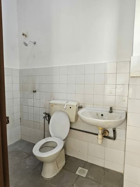 Section 8, Bandar Mahkota Cheras untuk Untuk Disewa - RM 1,500 /bulan, Mac 2026 - Bathroom - PropertyGuru.com.my