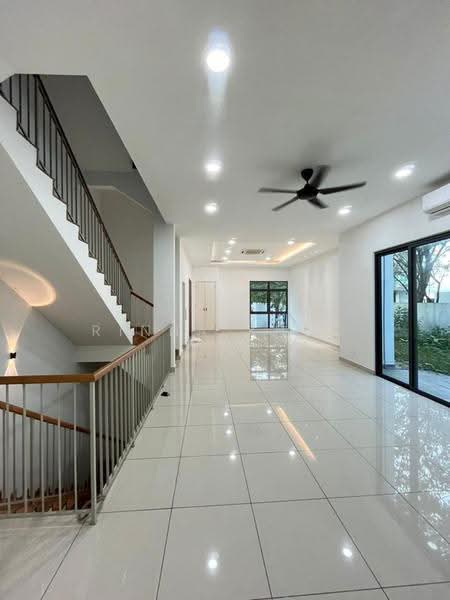 Rumah Berkembar untuk Dijual di Desa Petaling (Kuala Lumpur) - Rinna Khoo - Living Room - PropertyGuru.com.my