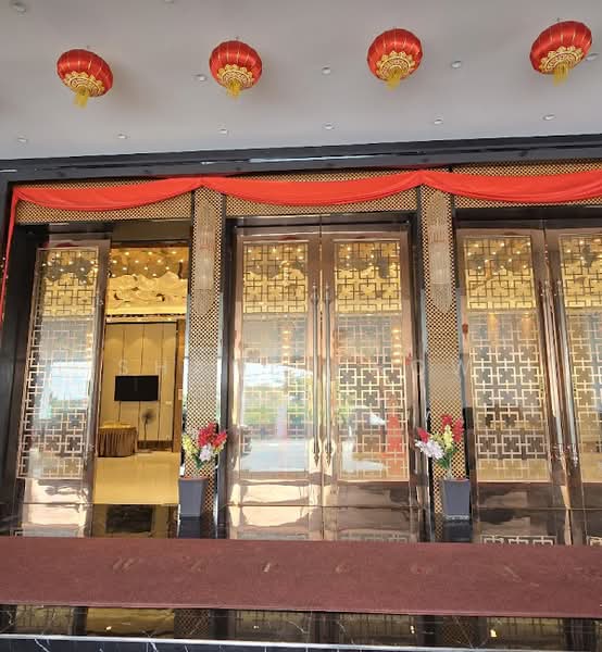 Commercial Bungalow for Sale in Taman Kerayong Jaya (Triang) - Shane Khow - Entrance - PropertyGuru.com.my