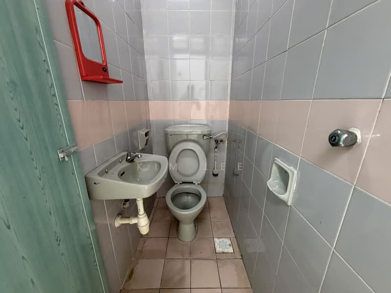 Condominium for Sale at Cypress Condominium - Kim Lee - Bathroom - PropertyGuru.com.my