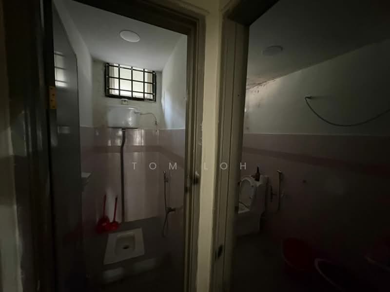 Shop for Rent in Johor Bahru (Johor) - Tom Loh - Bathroom - PropertyGuru.com.my