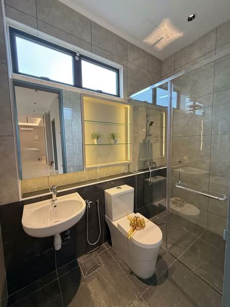 Semi-Detached House for Sale in Batu Pahat (Johor) - Lee Kee - Bathroom - PropertyGuru.com.my