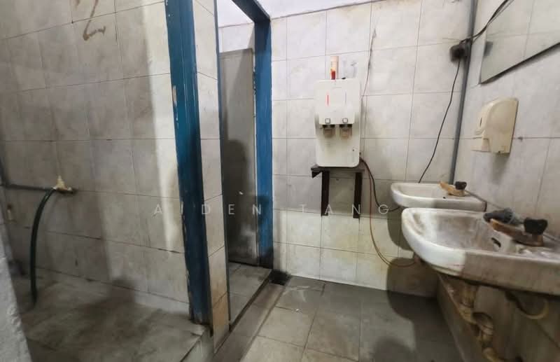 Factory for Rent in Taman Mount Austin (Tebrau) - Aiden Tang - Bathroom - PropertyGuru.com.my