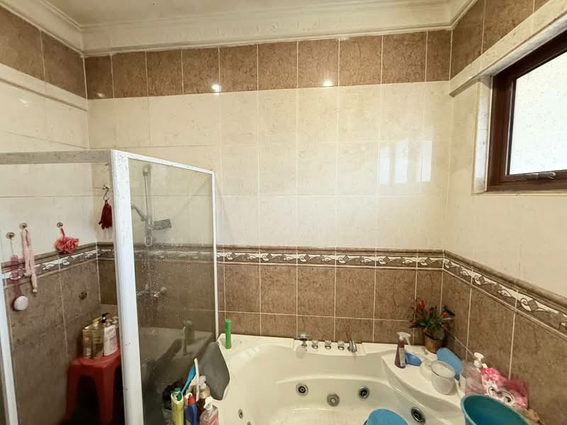 Bungalow for Sale in Seksyen 11 (Petaling Jaya) - JUMIDAH (JUE) - Bathroom - PropertyGuru.com.my