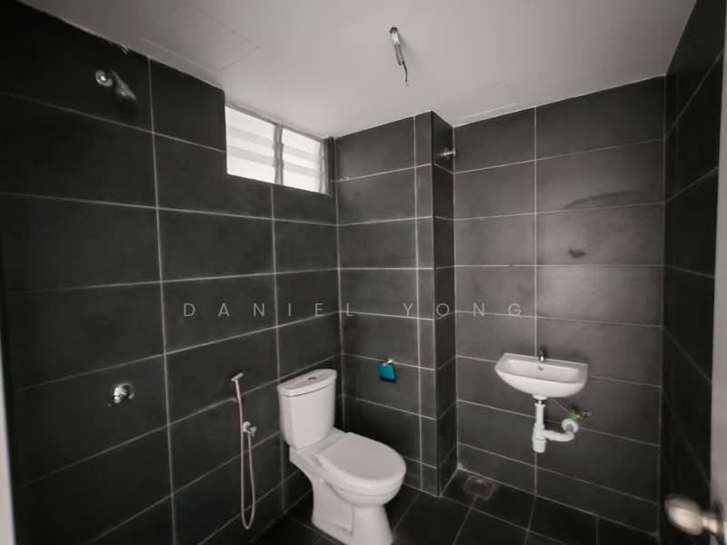 Service Residence for Sale at Midas @ Seri Alam - Daniel Yong - Bathroom - PropertyGuru.com.my