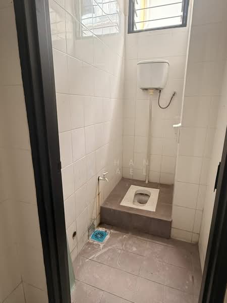 Shop for Rent in Puncak Alam (Selangor) - Farhan Rafael - Bathroom - PropertyGuru.com.my