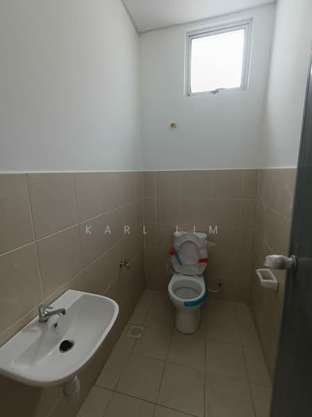 Shop for Rent in Gelang Patah (Johor) - Karl Lim - Bathroom - PropertyGuru.com.my