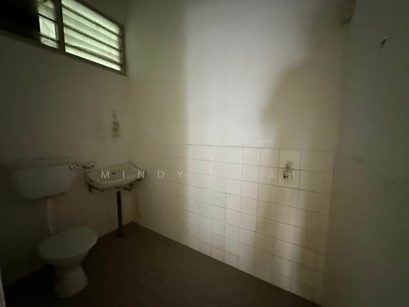 Rumah Teres untuk Dijual di Island Glades (Jelutong) - Mindy Cheah - Bathroom - PropertyGuru.com.my