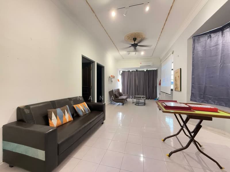 Taman Daya untuk Untuk Dijual - RM 800,000, Mac 2026 - Living Room - PropertyGuru.com.my