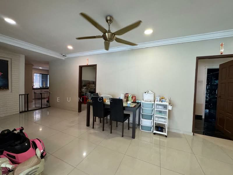 Happy Garden untuk Untuk Disewa - RM 3,700 /bulan, Mac 2026 - Living Room - PropertyGuru.com.my