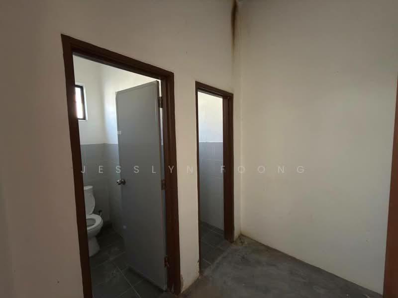 Taman Pulai Utama untuk Untuk Disewa - RM 5,500 /bulan, Mac 2026 - Bathroom - PropertyGuru.com.my