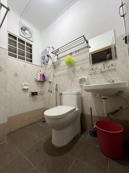 Rumah Teres 2 Tingkat untuk Dijual di Alam Damai (Cheras) - Gladys Wong - Bathroom - PropertyGuru.com.my