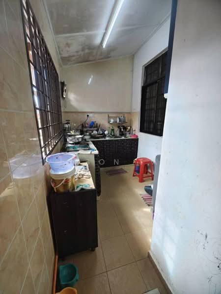 1.5-storey Terraced House for Sale in Taman Pelangi Indah (Ulu Tiram) - Winson Tan - Kitchen - PropertyGuru.com.my