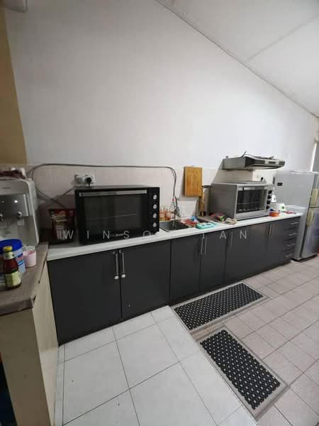 1.5-storey Terraced House for Sale in Taman Pelangi Indah (Ulu Tiram) - Winson Tan - Kitchen - PropertyGuru.com.my