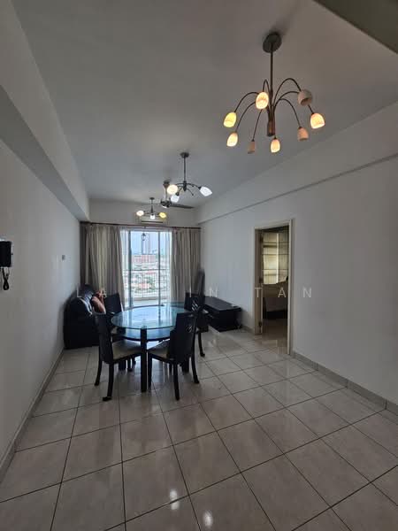 Servis Apartment untuk Dijual di Casa Suites - Lai Hin Tan - Living Room - PropertyGuru.com.my
