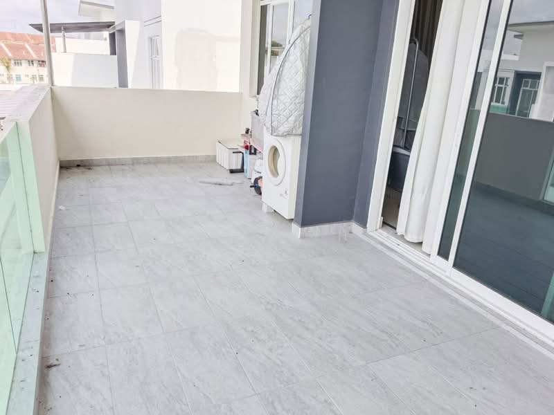 Cluster House for Sale in Taman Bestari Indah (Ulu Tiram) - Chen Shieh Yu - Balcony - PropertyGuru.com.my