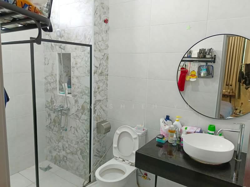 Cluster House for Sale in Taman Bestari Indah (Ulu Tiram) - Chen Shieh Yu - Bathroom - PropertyGuru.com.my