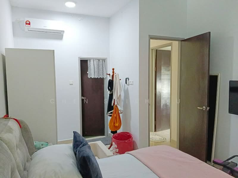 Cluster House for Sale in Taman Bestari Indah (Ulu Tiram) - Chen Shieh Yu - Bedroom - PropertyGuru.com.my
