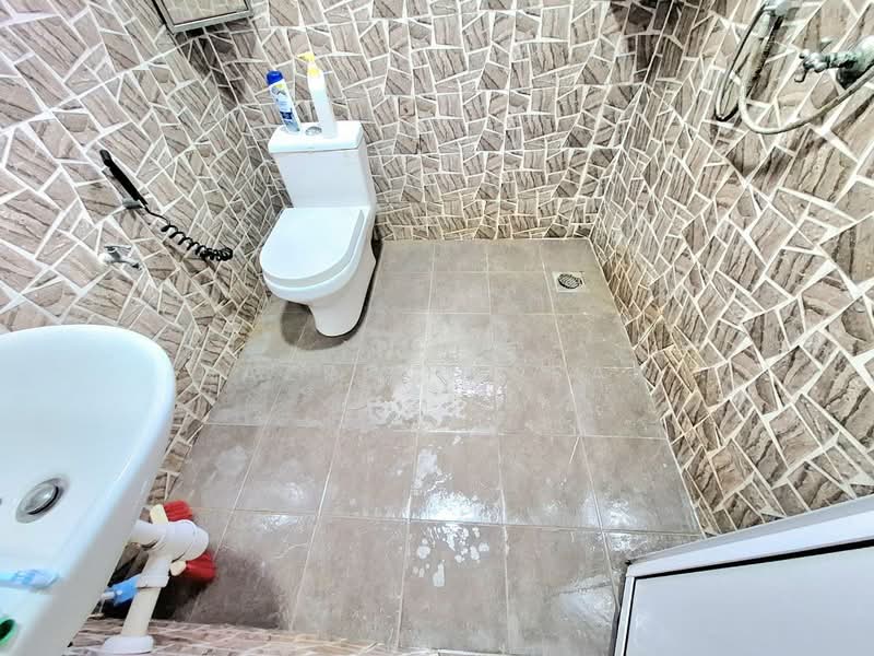 Seksyen 9 untuk Untuk Dijual - RM 1,800,000, Mac 2026 - Bathroom - PropertyGuru.com.my