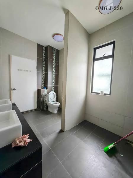 Semi-Detached House for Sale in Setia Utama (Setia Alam) - Loke . - Bathroom - PropertyGuru.com.my