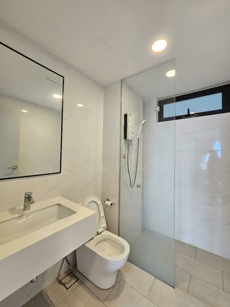 Vertu Resort untuk Untuk Disewa - RM 1,800 /bulan, Apr 2026 - Bathroom - PropertyGuru.com.my