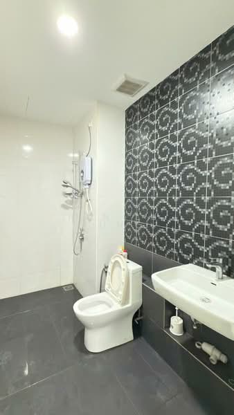 Wave @ Marina Cove untuk Untuk Disewa - RM 1,900 /bulan, Mac 2026 - Bathroom - PropertyGuru.com.my