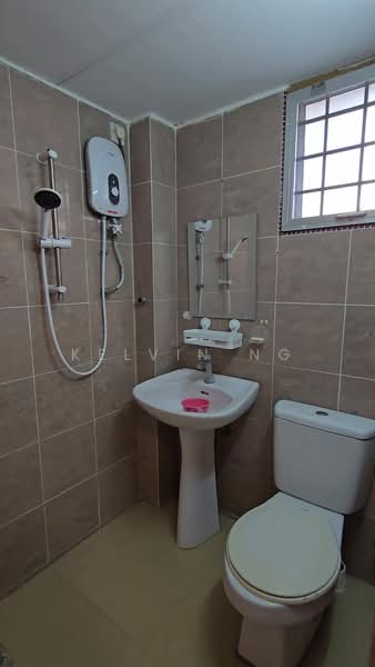 Subang Perdana Goodyear Court 3 untuk Untuk Disewa - RM 1,800 /bulan, Mac 2026 - Bathroom - PropertyGuru.com.my