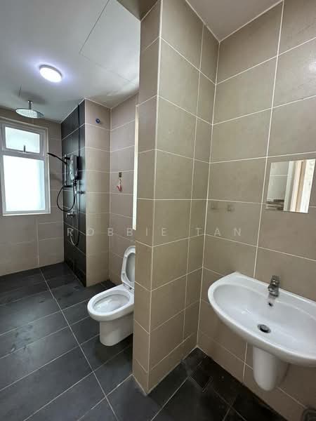 Service Residence for Sale at TriTower Residence @ Johor Bahru Sentral - Robbie Tan - Bathroom - PropertyGuru.com.my