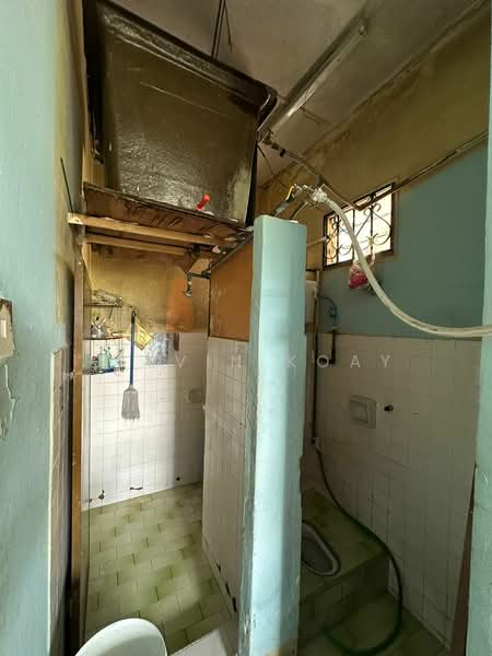 Flat for Sale at Flat Taman Perling - Kelvin Koay - Bathroom - PropertyGuru.com.my