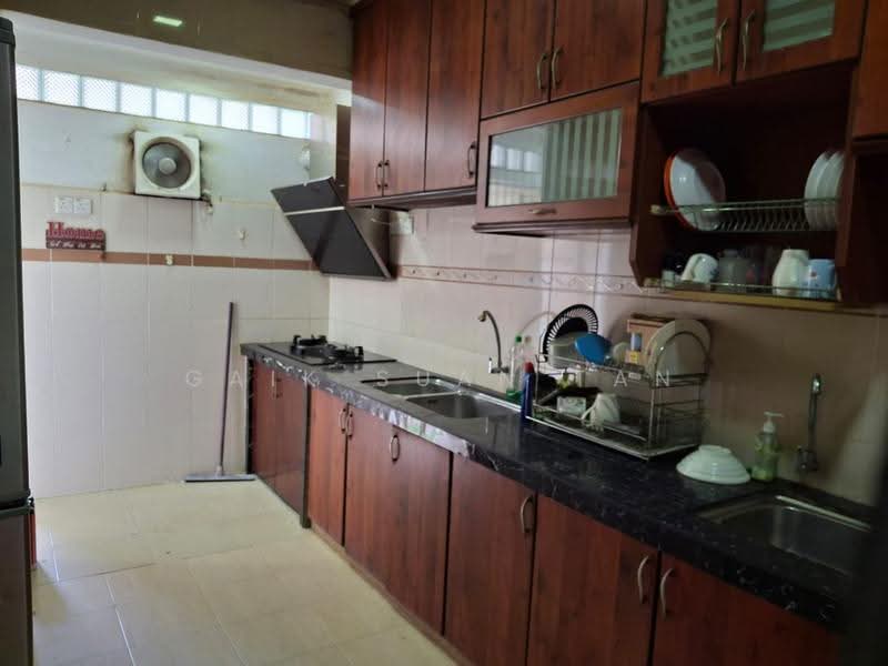 Rumah Teres 2-Tingkat untuk Dijual di Taman Seri Zamrud (Sungai Ara) - Gaik Suan Tan - Kitchen - PropertyGuru.com.my