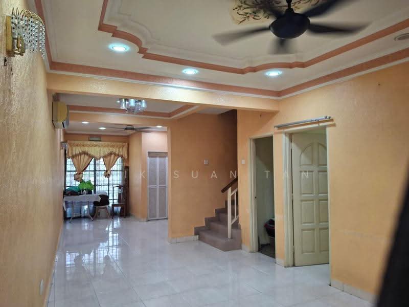 Rumah Teres 2-Tingkat untuk Dijual di Taman Seri Zamrud (Sungai Ara) - Gaik Suan Tan - Living Room - PropertyGuru.com.my