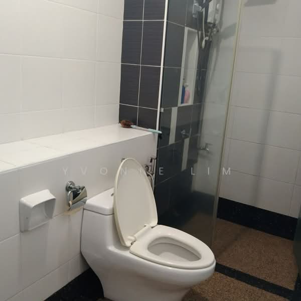 Service Residence for Sale at D'Ambience Residences (Pangsapuri Ikatan Flora) - Yvonne Lim - Bathroom - PropertyGuru.com.my