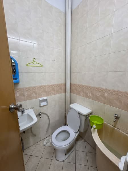 1-storey Terraced House for Sale in Bandar Baru Permas Jaya (Permas Jaya) - Brandon Khor - Bathroom - PropertyGuru.com.my