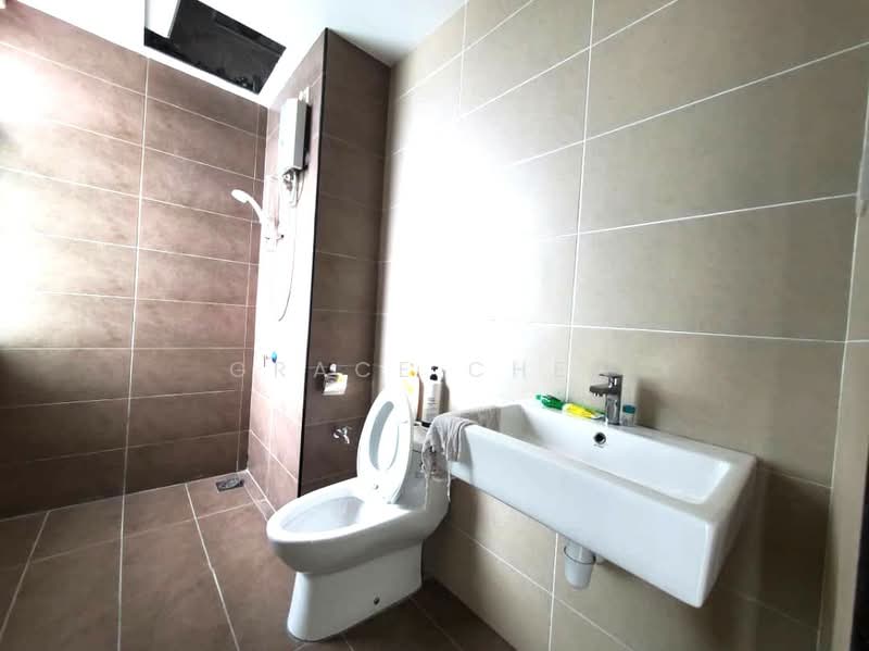Service Residence for Sale at Wave @ Marina Cove - Grace Chew - Bathroom - PropertyGuru.com.my