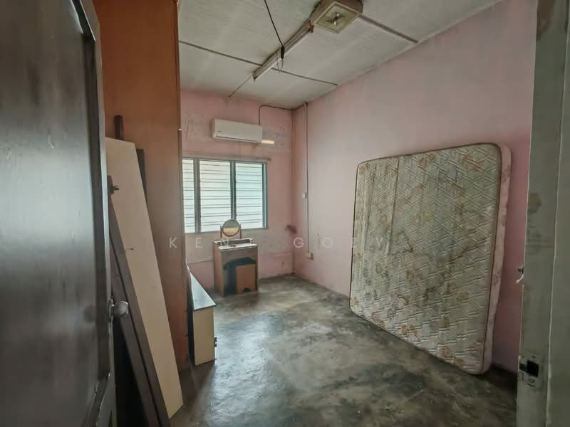 Bungalow for Sale in Kampung Dato Lee Kim Sai (Rawang) - Kent Goey - Bedroom - PropertyGuru.com.my