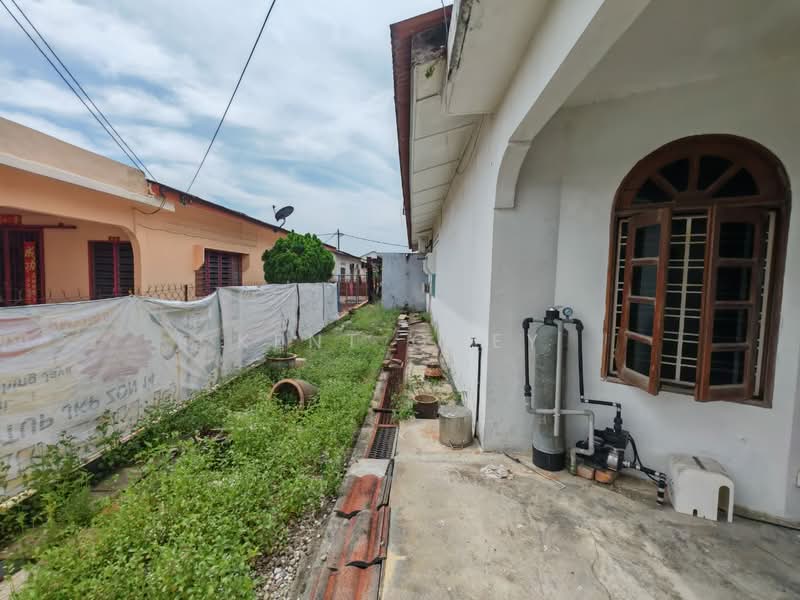 Bungalow for Sale in Kampung Dato Lee Kim Sai (Rawang) - Kent Goey - Exterior - PropertyGuru.com.my