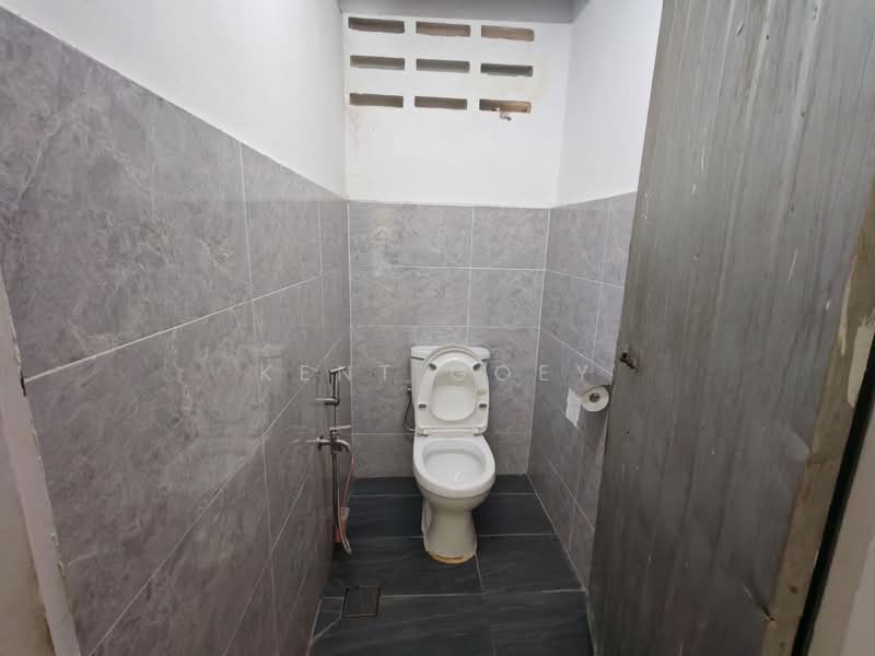 Bungalow for Sale in Kampung Dato Lee Kim Sai (Rawang) - Kent Goey - Bathroom - PropertyGuru.com.my