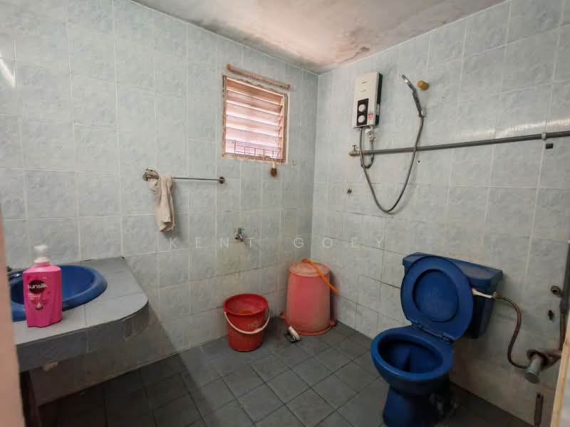 Bungalow for Sale in Kampung Dato Lee Kim Sai (Rawang) - Kent Goey - Bathroom - PropertyGuru.com.my