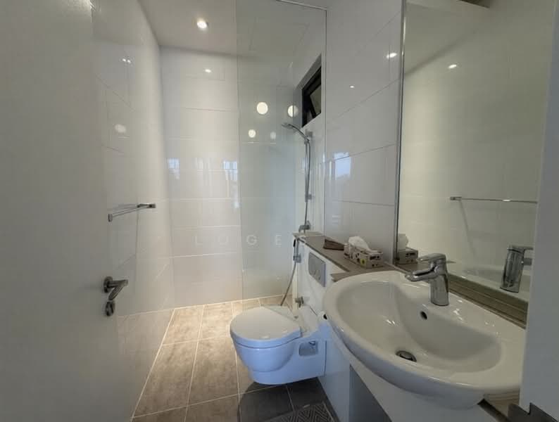 Service Residence for Sale at Senada Residence @ KLGCC Resort - Loges . - Bathroom - PropertyGuru.com.my