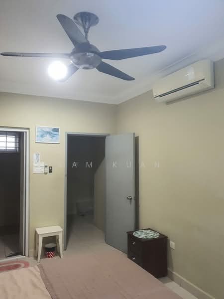 Service Residence for Sale at Pangsapuri Tanah Emas (Golden Sands) - Sam Kuan - Bedroom - PropertyGuru.com.my