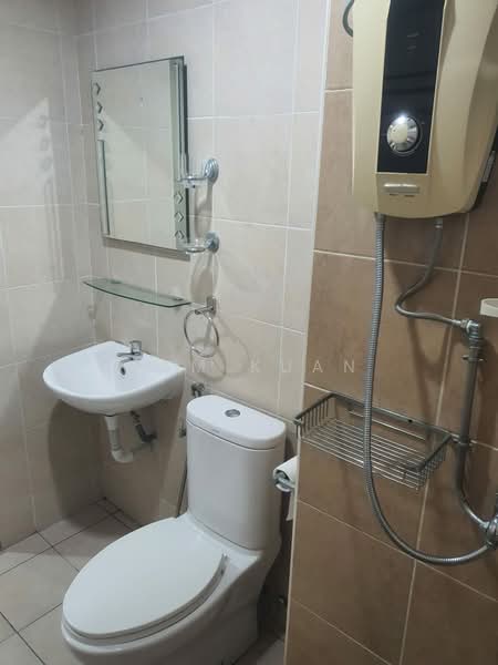 Service Residence for Sale at Pangsapuri Tanah Emas (Golden Sands) - Sam Kuan - Bathroom - PropertyGuru.com.my