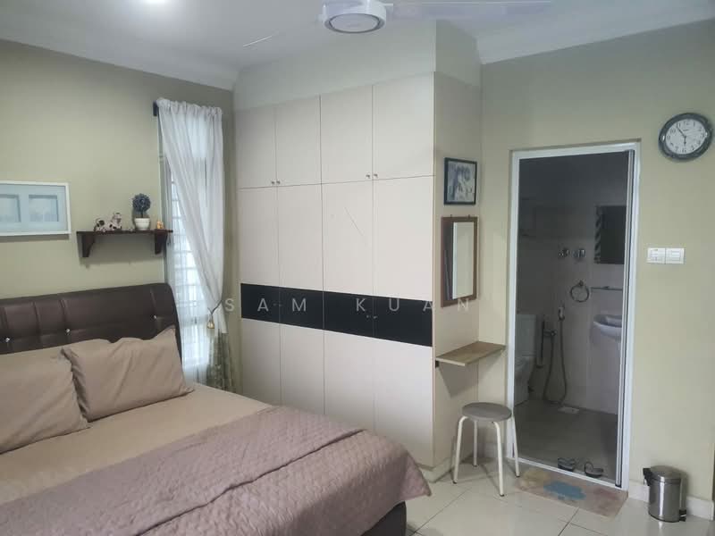 Service Residence for Sale at Pangsapuri Tanah Emas (Golden Sands) - Sam Kuan - Bedroom - PropertyGuru.com.my