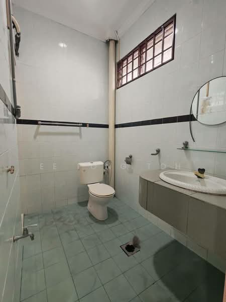 2-storey Terraced House for Sale in Taman Universiti (Skudai) - Ee Fong Toh - Bathroom - PropertyGuru.com.my