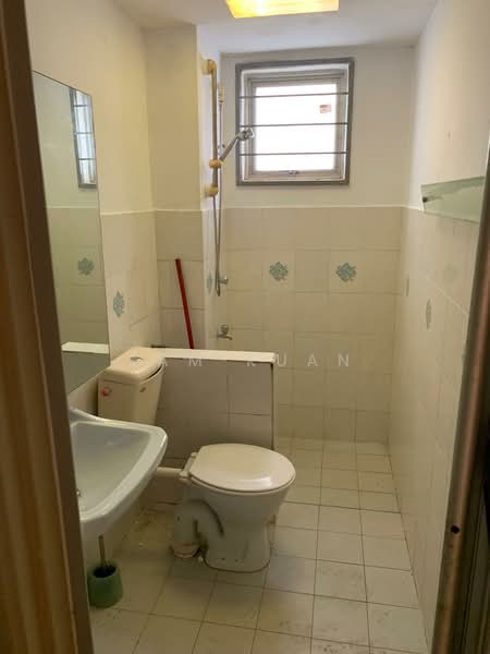 Apartment for Sale at Vista Seri Alam - Sam Kuan - Bathroom - PropertyGuru.com.my