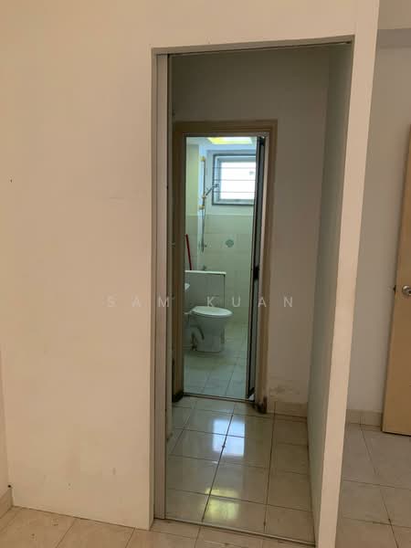 Apartment for Sale at Vista Seri Alam - Sam Kuan - Bathroom - PropertyGuru.com.my