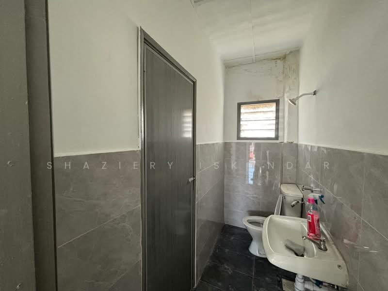 Taman Sri Gombak untuk Untuk Disewa - RM 1,550 /bulan, Mac 2026 - Bathroom - PropertyGuru.com.my
