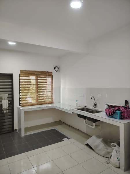 Laman Haris @ Eco Grandeur untuk Untuk Disewa - RM 1,400 /bulan, Mac 2026 - Kitchen - PropertyGuru.com.my